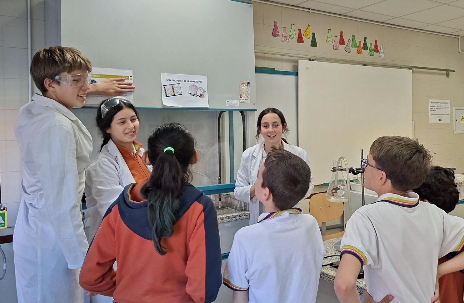 Aprender enseƱando: ciencia entre Primaria y Secundaria