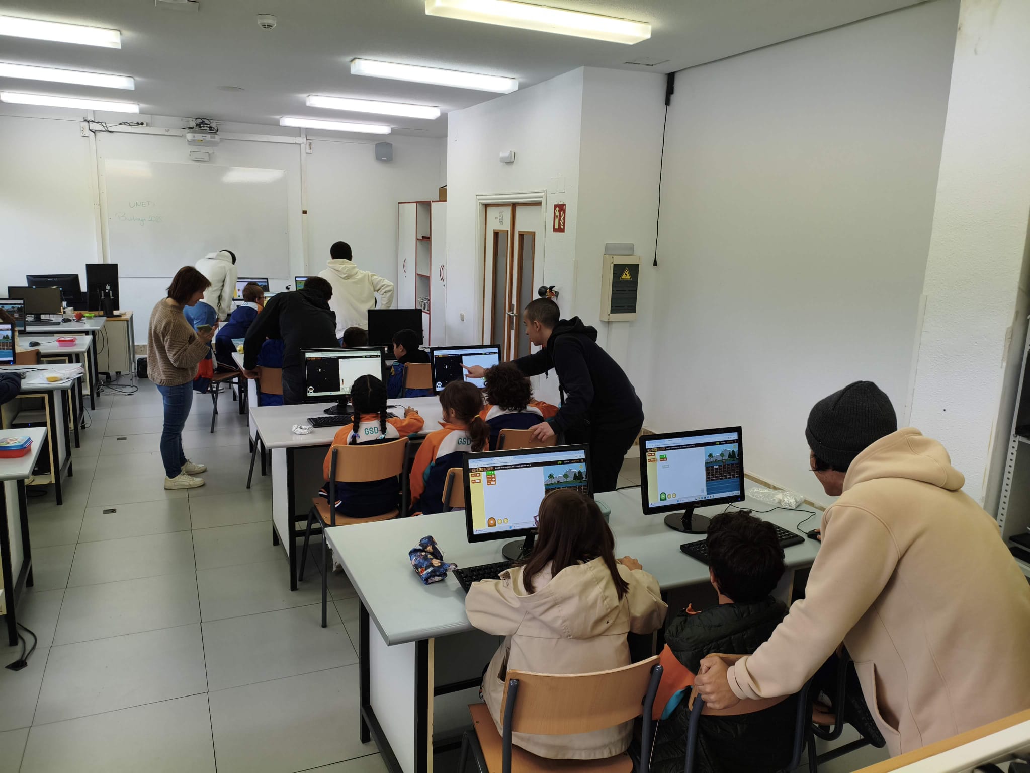 DAW enseña a programar a 2º PRIMARIA