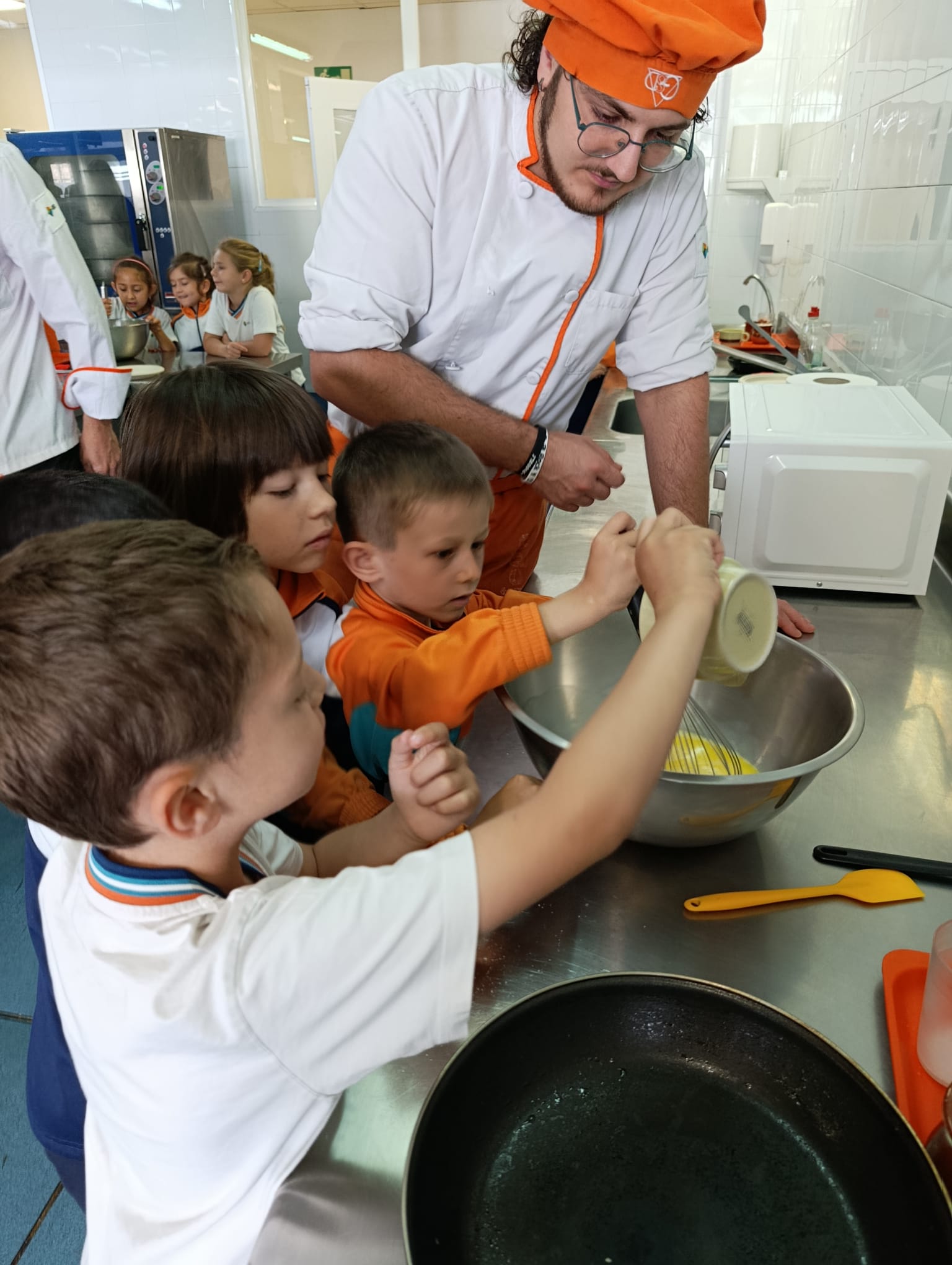 Los chefs de 1º PRIMARIA elaboran los crepes más especiales